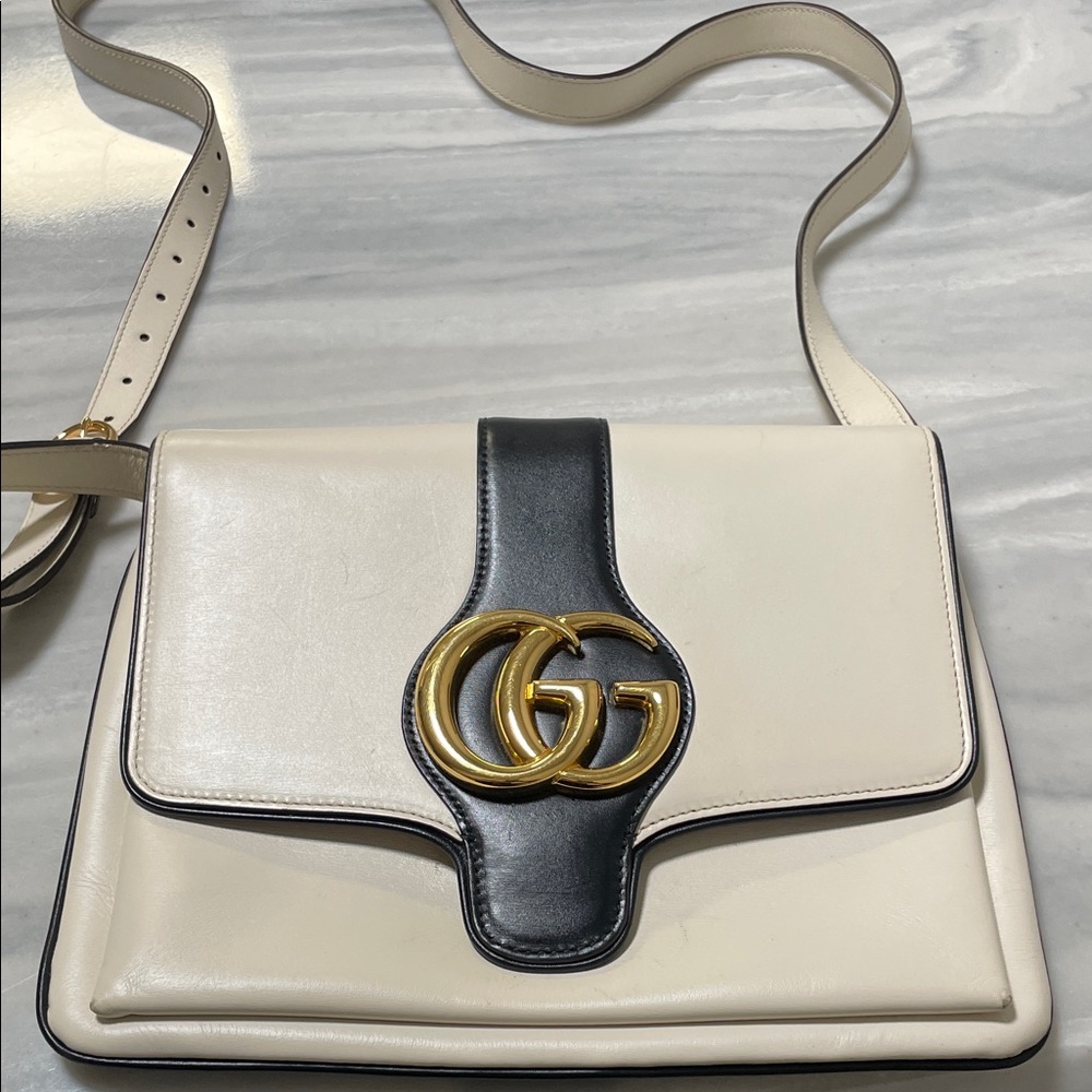 Gucci Black and Cream Shoulder Bag with Gold Emblem